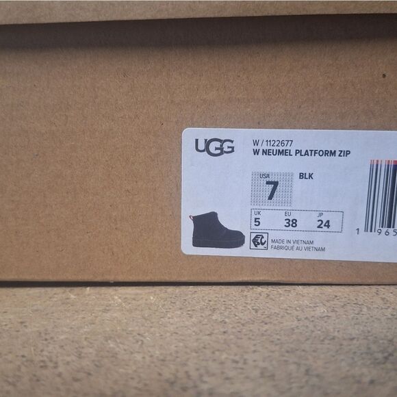 UGG Women's Neumel Platform Black Suede Zip Boots Size 7 NIB - Picture 2 of 15